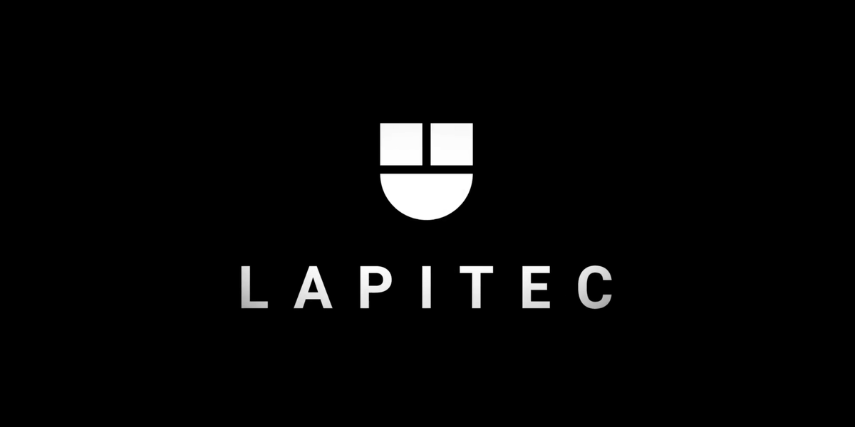 شعار Lapitec باللون الأبيض على خلفية سوداء