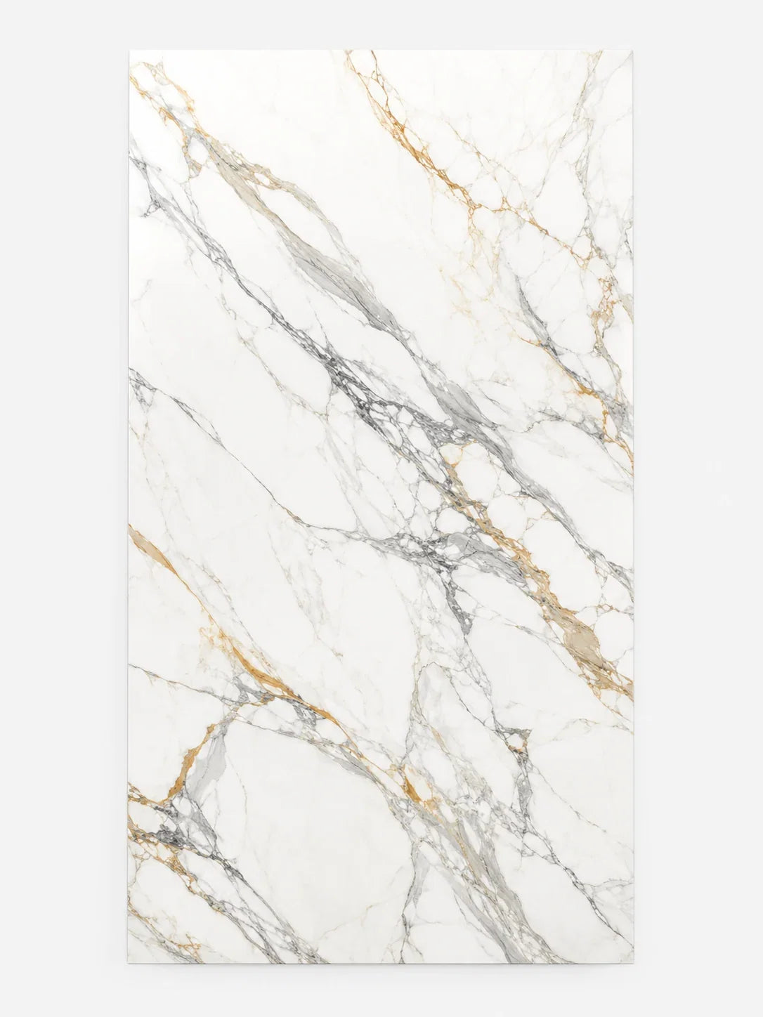 منظر كامل للوح Neolith Calacatta Luxe بحركة رمادية جريئة وذهبية دافئة على خلفية بيضاء