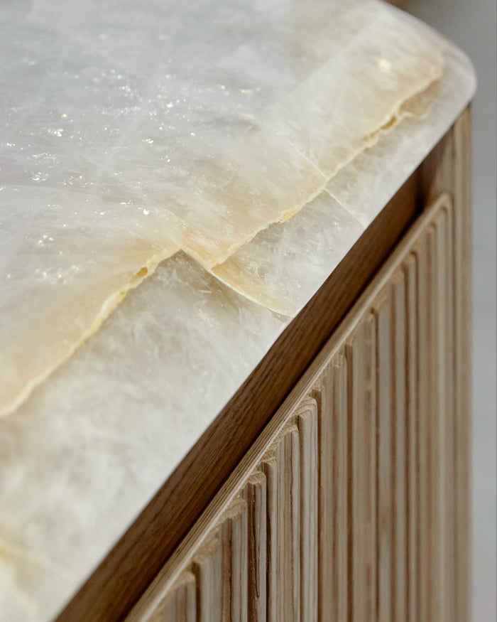Cristallo Onyx curved kitchen island detail