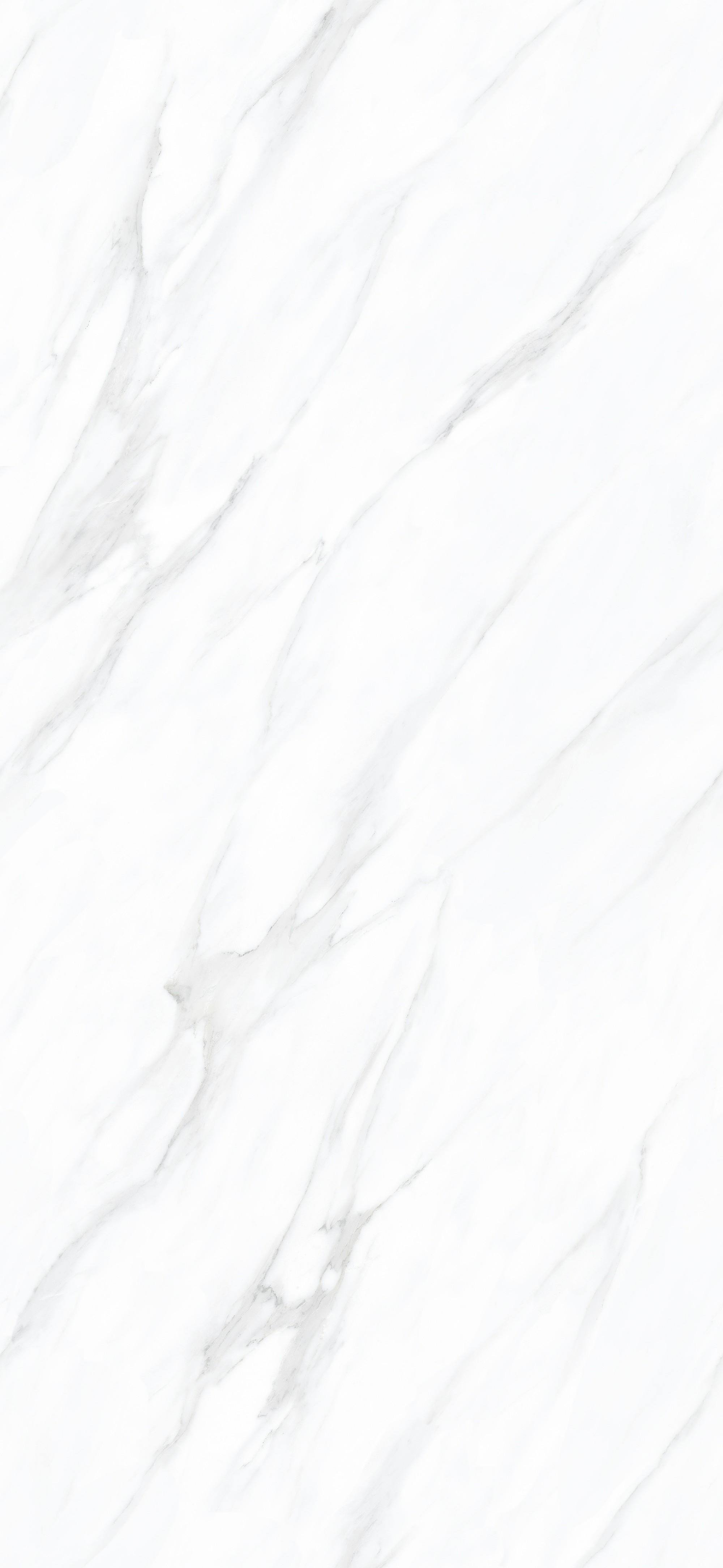 Крупный план плиты из спеченного камня Carrara White, показывающий прожилки белого камня и детали поверхности.
