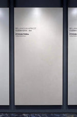 ラベル付きショールーム展示台のBellamoum Apricotマット セラミックストーン スラブ