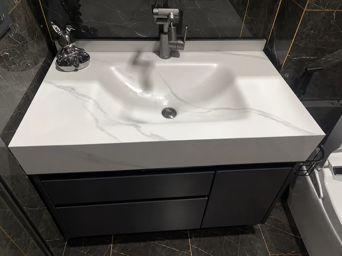 Basin with a front apron from a customer project