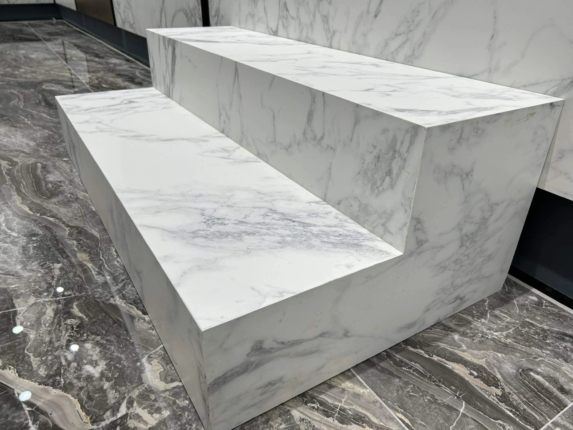 Moire Big White mesh-vein sintered stone used on a staircase