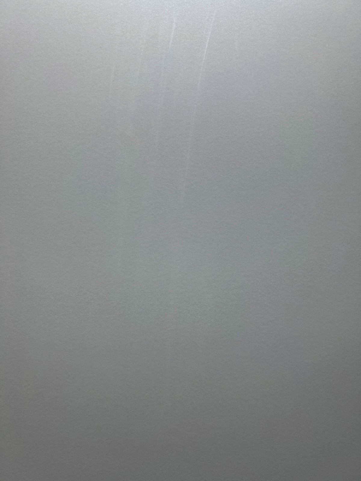 무늬 없는 짙은 회색 표면 확대 — Smoky Gray 신터드 스톤