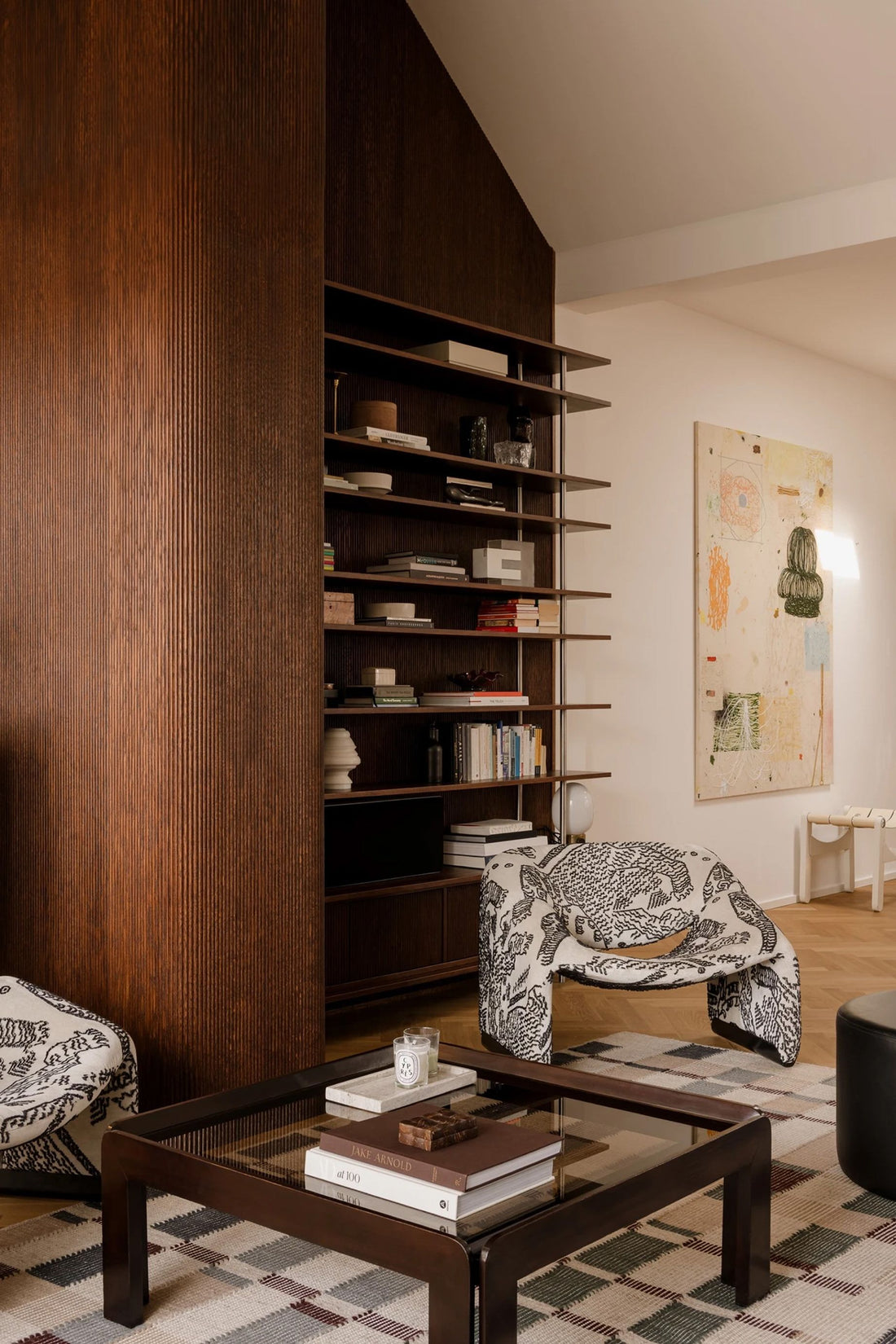 The dark architectural spine had to align across wall planes, shelves and furniture-scale details while the surrounding surfaces stayed deliberately calm.